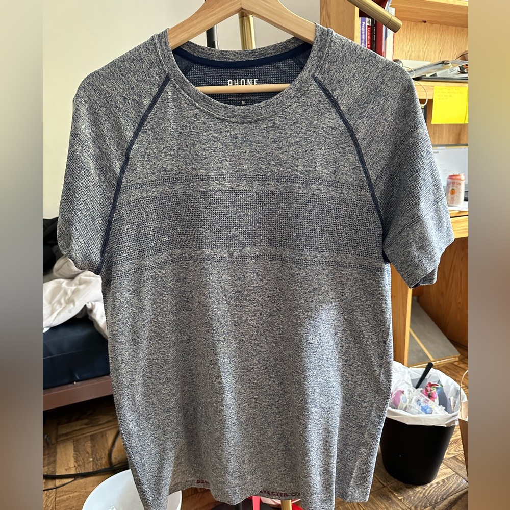Rhône short sleeve training tshirt size M